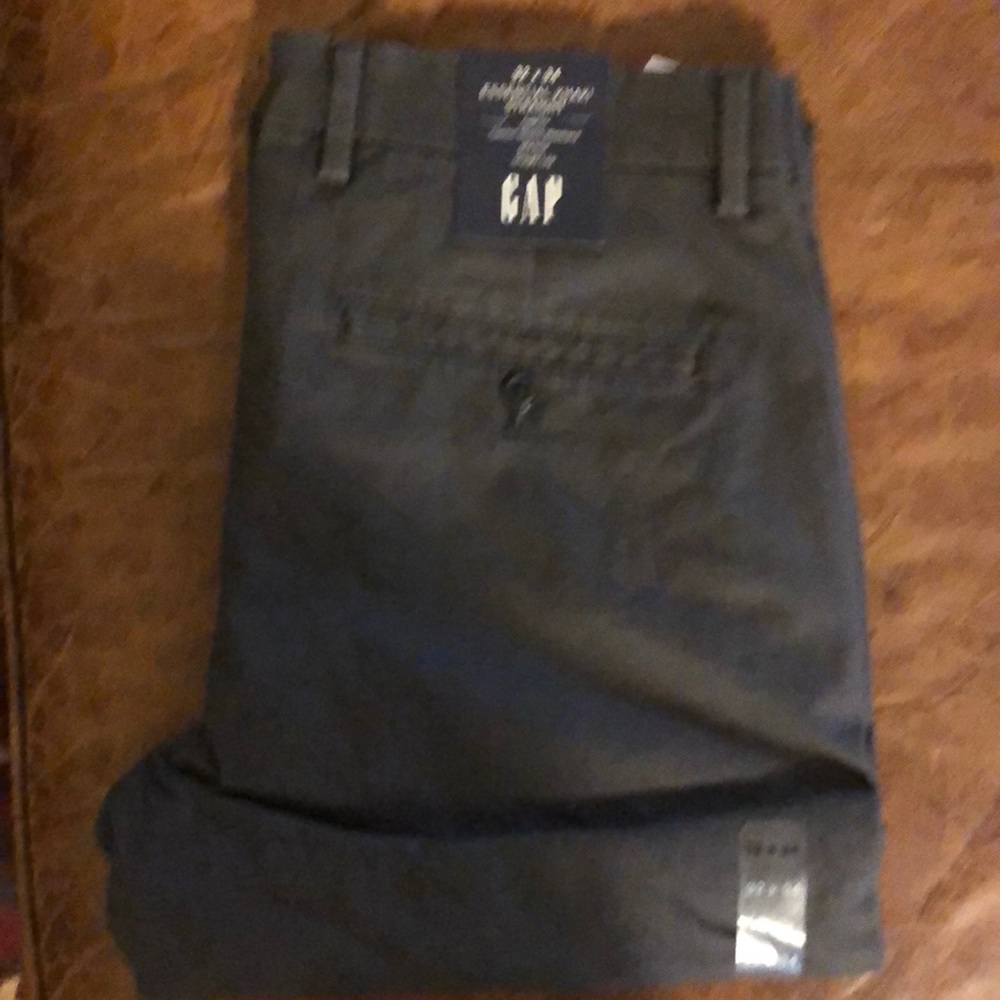 NWT gap essential khaki soft black. Size 32x34.